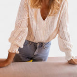Bluse Emery i Hæklet Blonde - Elegant Bluse til Den Moderne Kvinde